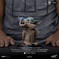 figurka-statuetka-iron-studios-grogu-butterfly-wonder