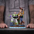 statua-iron-studios-toy-story-deluxe-art-scale-buzz-woody