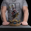 statua-iron-studios-art-scale-harley-quinn-unleashed-30-cm