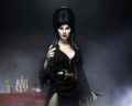 figurka-elvira-pani-ciemnosci-neca-20-cm