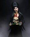 figurka-elvira-pani-ciemnosci-neca-20-cm