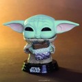 figurki-funko-pop-star-wars-grogu-z-kanapka-9-cm