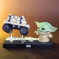 figurka-funko-pop-the-mandalorian-grogu-z-droidem-polar-mouse-9-cm
