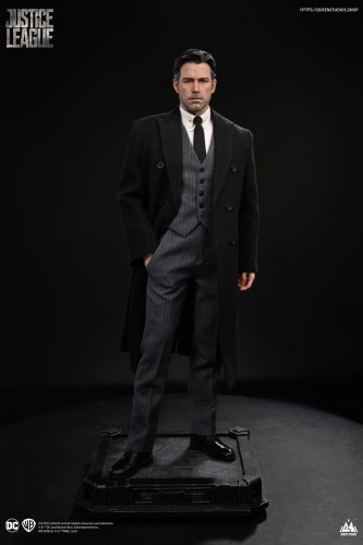 figurka-statuetka-queen-studios-justice-league-bruce-wayne-1-4