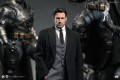 figurka-statuetka-queen-studios-justice-league-bruce-wayne-1-4