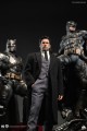figurka-statuetka-queen-studios-justice-league-bruce-wayne-1-4