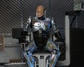 figurka-neca-robocop-battle-damaged-z-fotelem