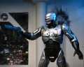 figurka-neca-robocop-battle-damaged-z-fotelem