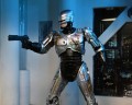 figurka-neca-robocop-battle-damaged-z-fotelem