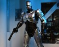 figurka-neca-robocop-battle-damaged-z-fotelem