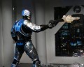 figurka-neca-robocop-battle-damaged-z-fotelem