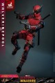 figurka-hot-toys-wolverinepool-deadpool-wolverine