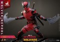 figurka-hot-toys-wolverinepool-deadpool-wolverine