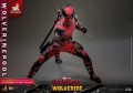 figurka-hot-toys-wolverinepool-deadpool-wolverine