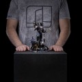 figurka-iron-studios-dc-lobo-unleashed-24cm