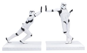Podpórki do książek Nemesis Now Original Stormtrooper Working Hard