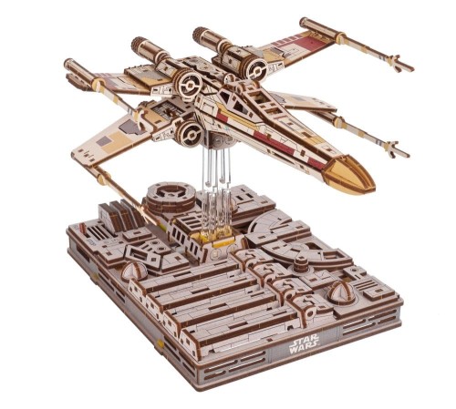 model-do-zlozenia-ugears-star-wars-x-wing-luke-skywalker