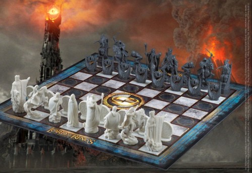 Noble Collection Lord of the Rings Chess Set Battle for Middle Earth