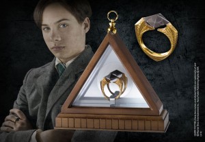 Harry Potter Replika 1/1 Lord Voldemort´s Horcrux Ring (gold-plated)