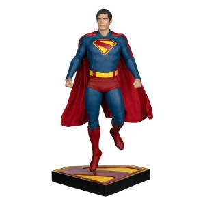Statua McFarlane Toys Superman 2025 35 cm