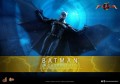 figurka-hot-toys-batman-modern-suit