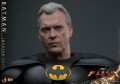 figurka-hot-toys-batman-modern-suit