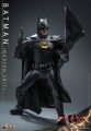 figurka-hot-toys-batman-modern-suit