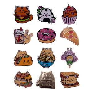 Przypinka Fuzzballs Mystery Pin Badge Display 12 szt.